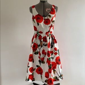 Chi Chi London Classic Rose Dress N/WT Size 6!